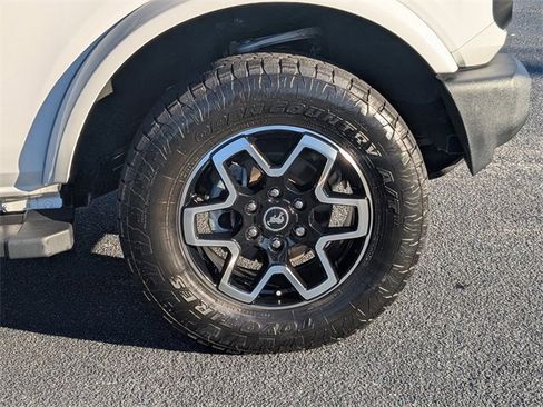 Used 2022 Ford Bronco Outer Banks image 14