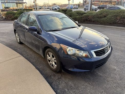 Used 2010 Honda Accord LX-P image 4