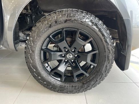 Certified 2020 Nissan Frontier SV w/ Midnight Edition Floor Mats image 17