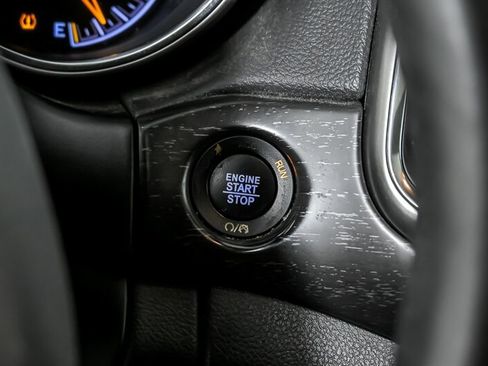 Used 2018 Jeep Grand Cherokee Altitude image 26