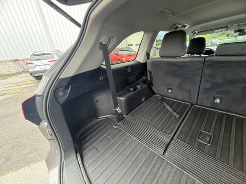 Used 2019 Toyota Highlander LE AWD/4WD image 39