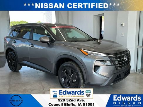 Used 2024 Nissan Rogue SV AWD/4WD image 2