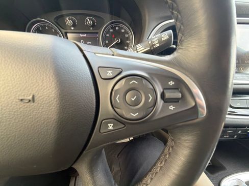 Used 2020 Buick Enclave Essence AWD/4WD image 17