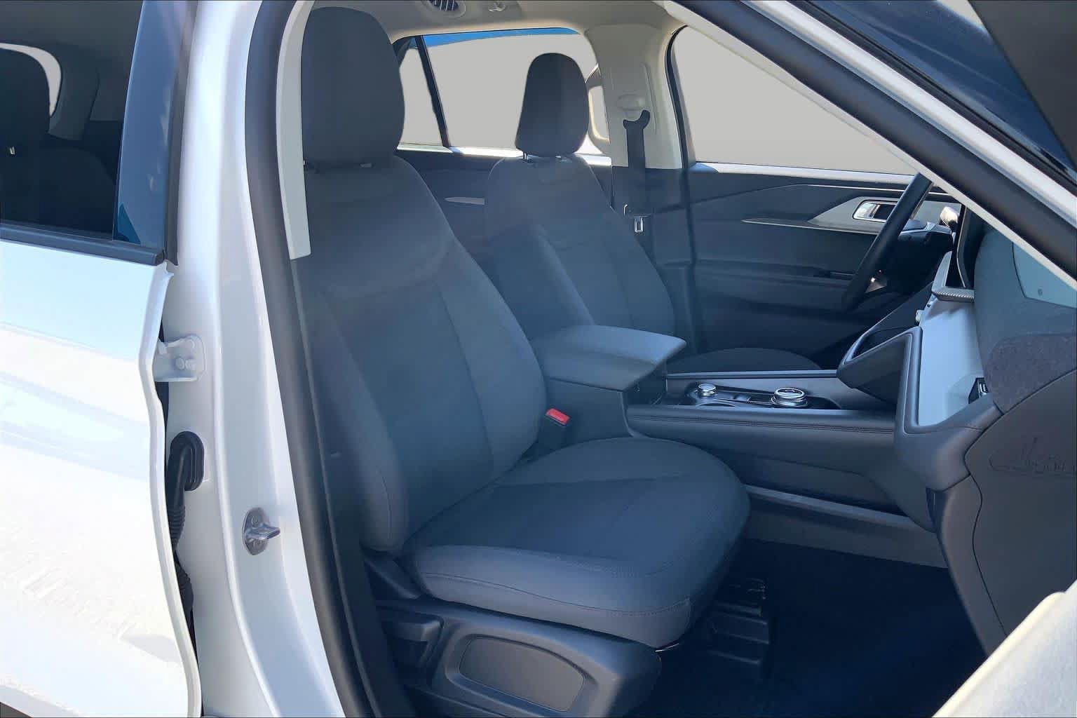 Used 2026 Ford Explorer Active RWD image 9