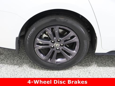 Certified 2024 Toyota Sienna XSE image 6