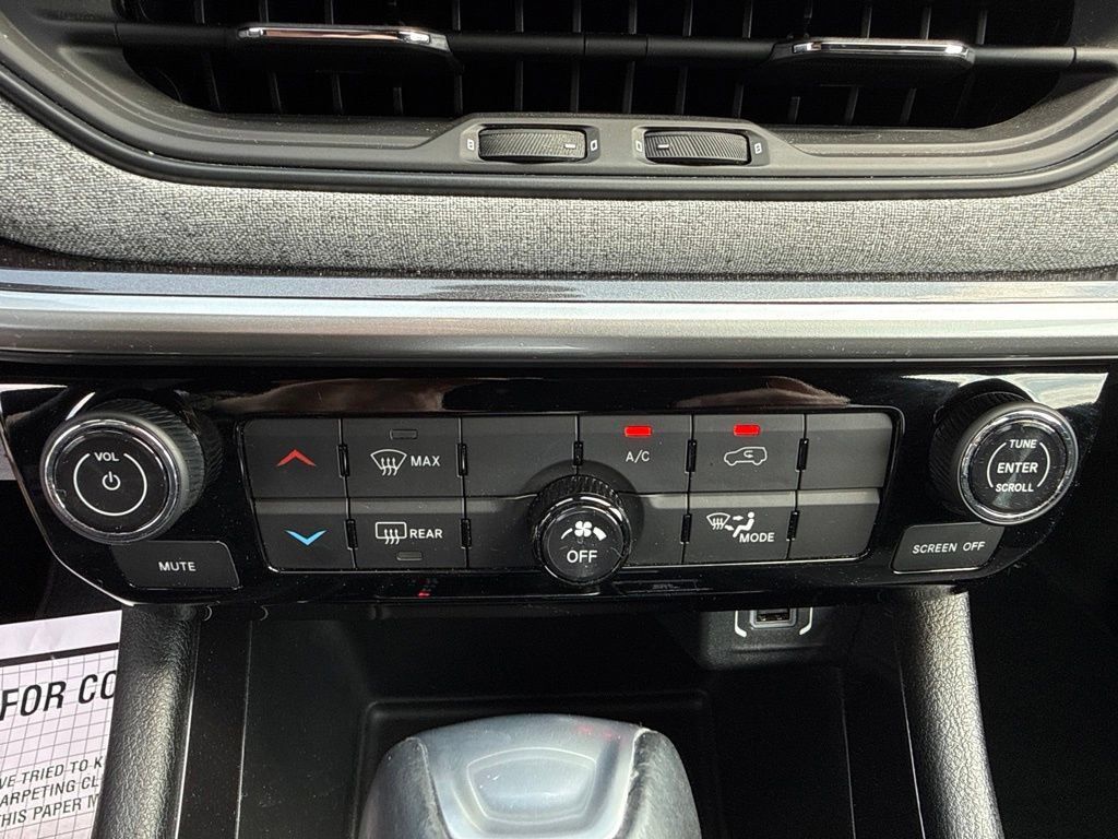 Used 2023 Jeep Compass Latitude AWD/4WD image 29