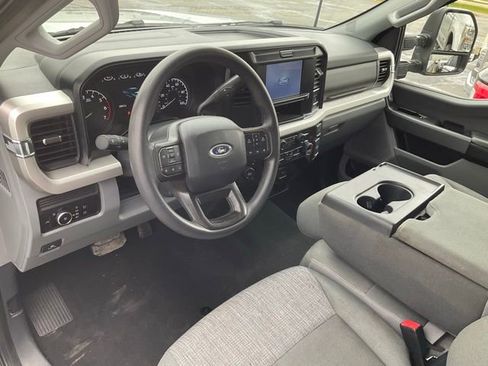 Used 2025 Ford F250 XLT image 6