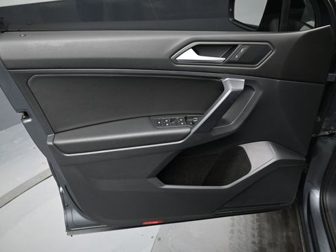 Used 2021 Volkswagen Tiguan SE R-Line image 11