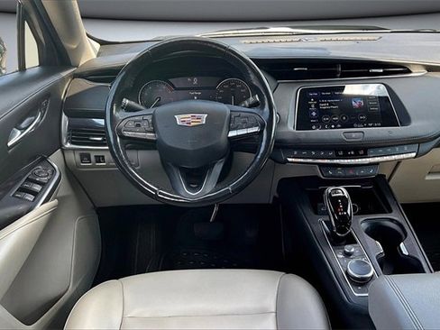 Used 2021 Cadillac XT4 Luxury w/ Cold Weather Package image 8