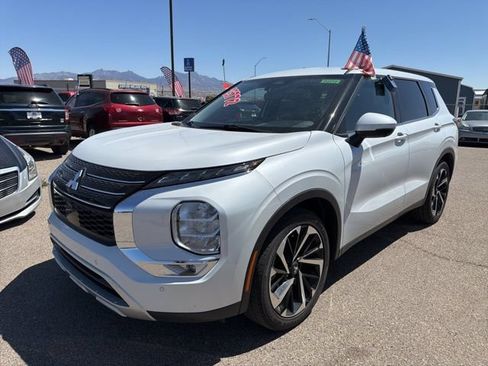 Used 2024 Mitsubishi Outlander SE FWD image 3
