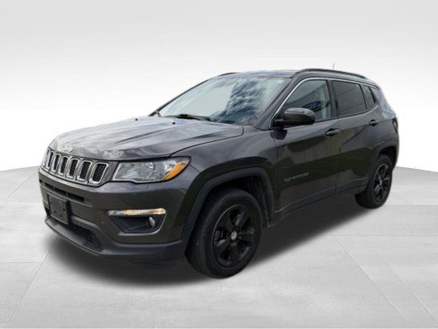 Used 2020 Jeep Compass Latitude w/ Cold Weather Group AWD/4WD image 3