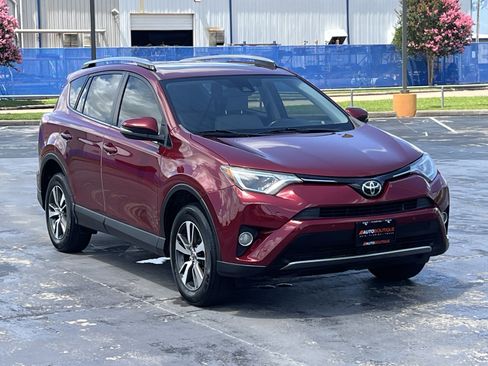Used 2018 Toyota RAV4 XLE FWD image 3