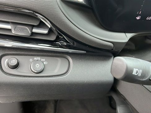 Used 2025 Buick Envista Sport Touring image 19