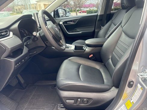 Used 2023 Toyota RAV4 XLE Premium image 19