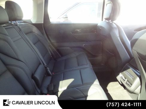 Used 2026 Lincoln Nautilus Premier AWD/4WD image 9