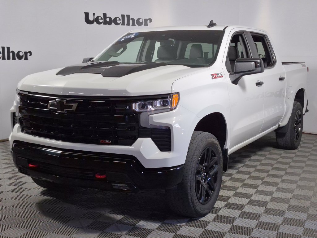 Used 2025 Chevrolet Silverado 1500 LT Trail Boss w/ Convenience Package II AWD/4WD image 3