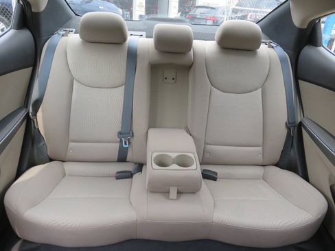 Used 2016 Hyundai Elantra SE FWD image 21
