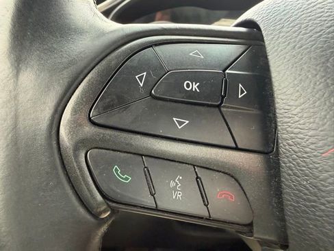 Used 2015 Dodge Challenger SXT image 18