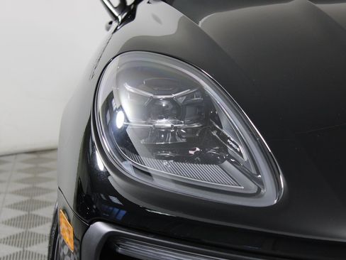 New 2026 Porsche Macan image 11