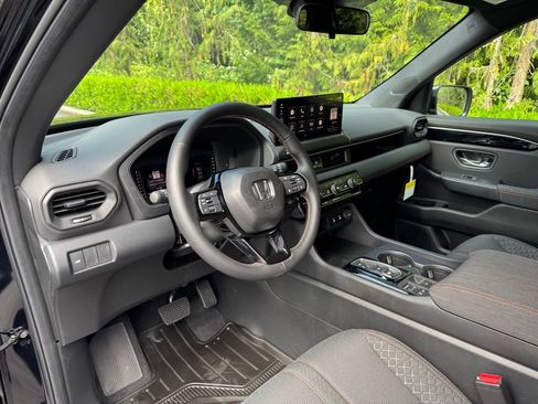 New 2026 Honda Pilot Sport image 10