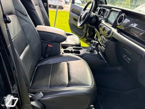 Used 2019 Jeep Wrangler Unlimited Sahara AWD/4WD image 27