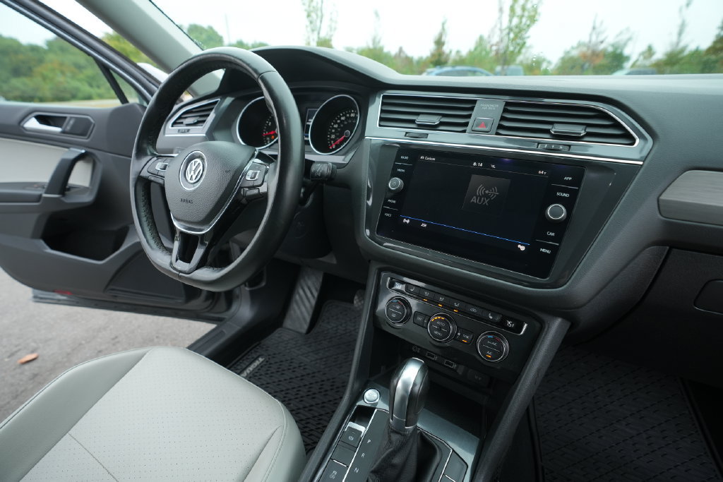 Used 2018 Volkswagen Tiguan SE w/ Panoramic Sunroof Package AWD/4WD image 38