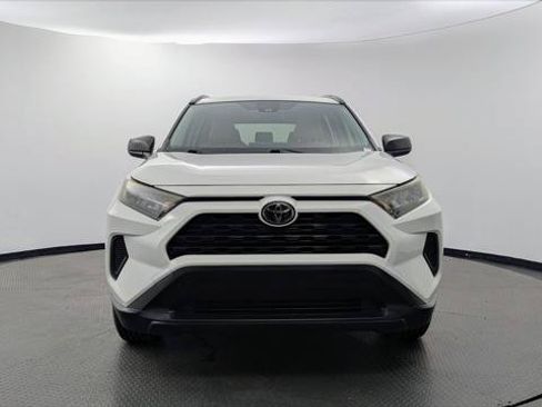 Used 2019 Toyota RAV4 LE FWD image 12