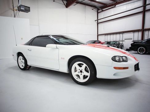 Used 2000 Chevrolet Camaro Z28 w/ SS Performance/Appearance Pkg image 10