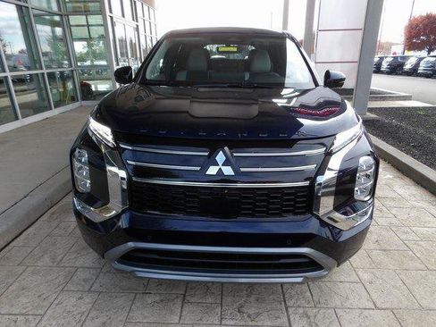 New 2025 Mitsubishi Outlander SE image 2