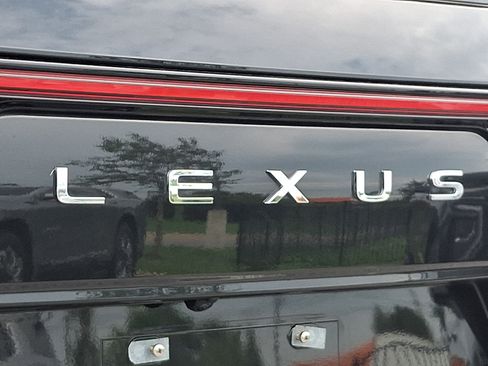 Used 2024 Lexus LX 600 4WD w/ Appearance Package image 31