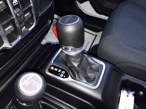 Used 2022 Jeep Gladiator Sport image 20