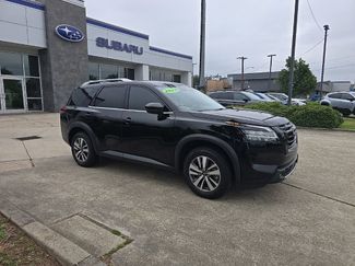 Used 2023 Nissan Pathfinder SL w/ Lighting Package (N92) FWD video 2