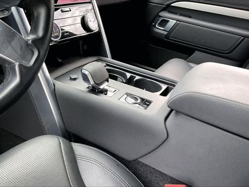 Used 2023 Land Rover Discovery S R-Dynamic image 19