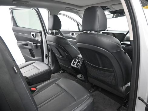 Certified 2025 Kia Sorento EX w/ EX Panoramic Sunroof Package AWD/4WD image 21