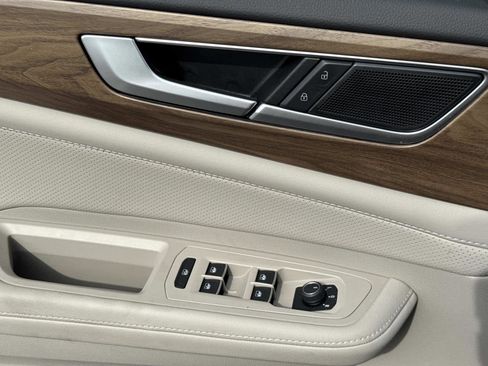 Used 2025 Volkswagen Atlas SE image 19