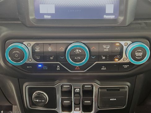 Used 2023 Jeep Wrangler Unlimited Sahara w/ Cold Weather Group image 26