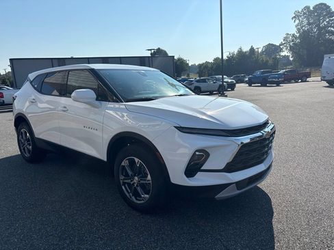 Used 2025 Chevrolet Blazer LT AWD/4WD image 11