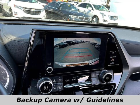 Used 2023 Toyota Highlander LE FWD image 14