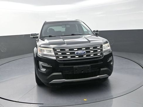 Used 2017 Ford Explorer XLT w/ Equipment Group 201A FWD image 5