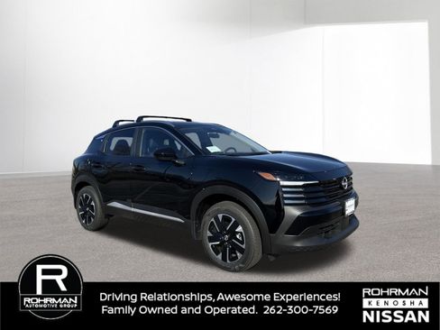 Used 2025 Nissan Kicks SV w/ SV Premium Package image 2