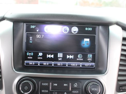 Used 2019 Chevrolet Suburban LT image 22