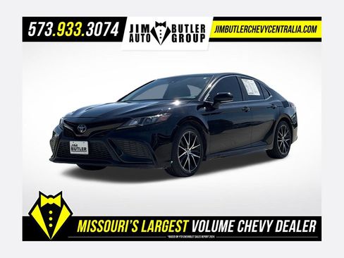 Used 2021 Toyota Camry SE w/ Cold Weather Package AWD/4WD image 1