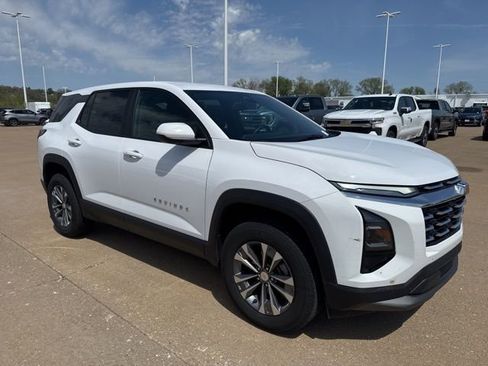 Used 2025 Chevrolet Equinox LT FWD image 1