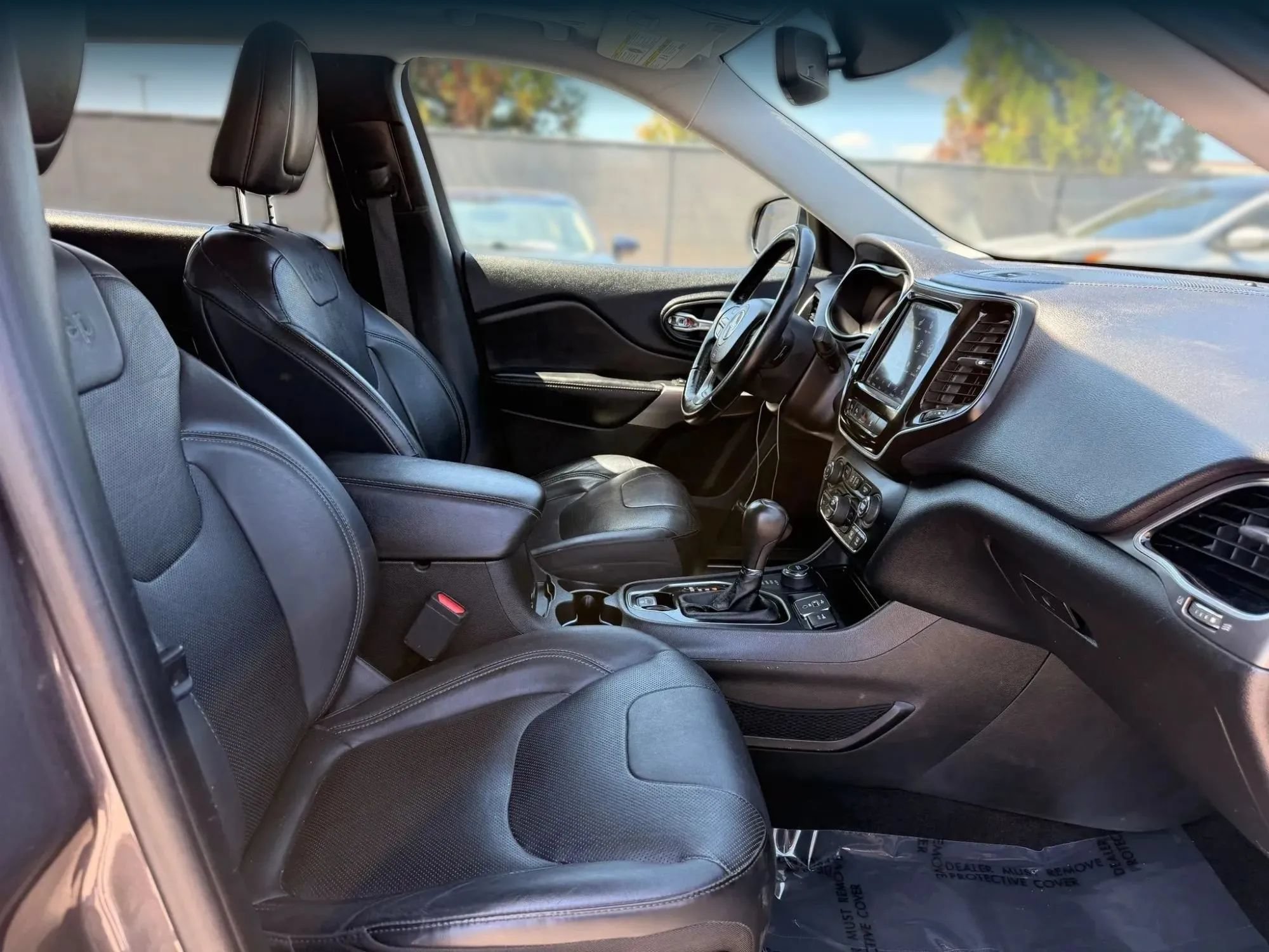 Used 2019 Jeep Cherokee Limited w/ Technology Group AWD/4WD image 18