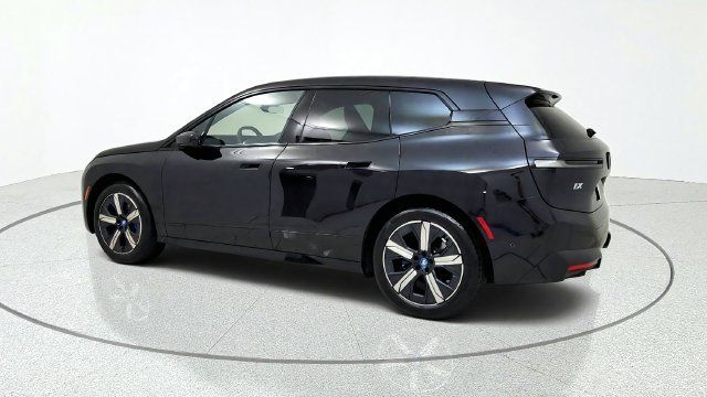 Used 2024 BMW iX xDrive50 w/ Premium Package AWD/4WD image 5