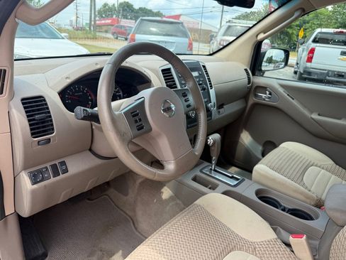 Used 2011 Nissan Frontier SV w/ SV Premium Utility Pkg RWD image 10