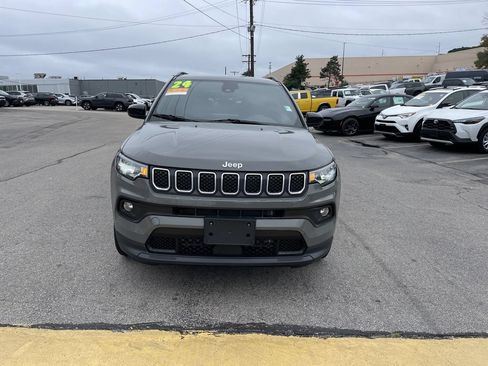 Used 2024 Jeep Compass Latitude AWD/4WD image 5