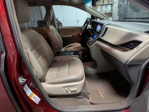 Used 2016 Toyota Sienna XLE w/ XLE Navigation Package AWD/4WD image 8