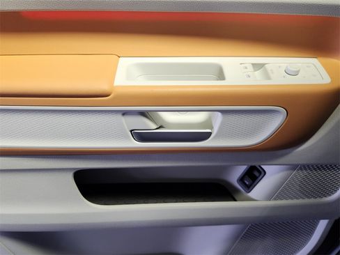 New 2025 Volkswagen ID. Buzz 1st Edition image 12