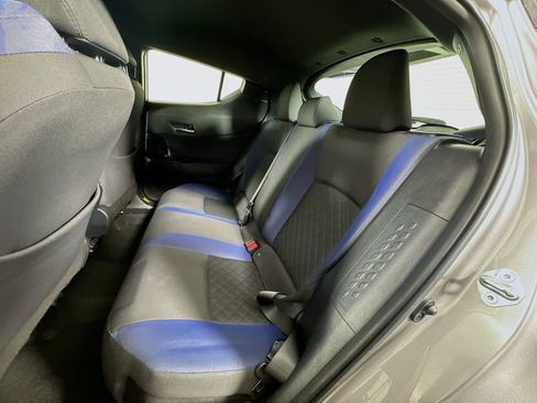 Used 2020 Toyota C-HR XLE image 18